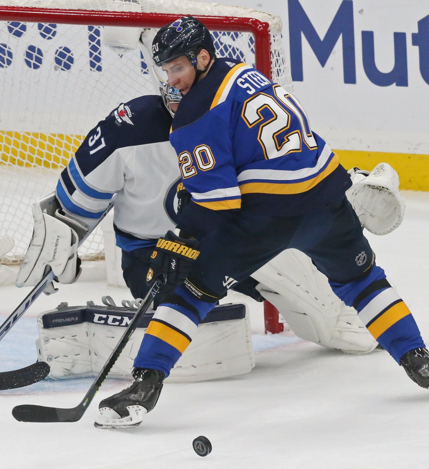 Blues and Jets battle in game 3 of the playoffs